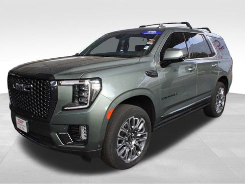 Used 2023 GMC Yukon Denali Ultimate w/ LPO, Floor Liner Package AWD/4WD image 9