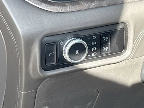 Used 2023 Ford Explorer Platinum w/ Technology Package AWD/4WD image 10