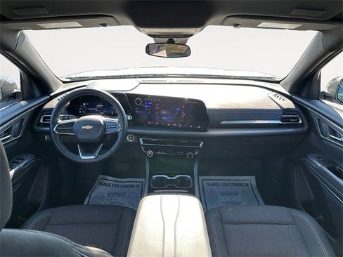 Used 2024 Chevrolet Traverse LT image 10