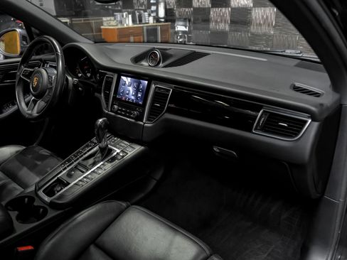 Used 2017 Porsche Macan image 14
