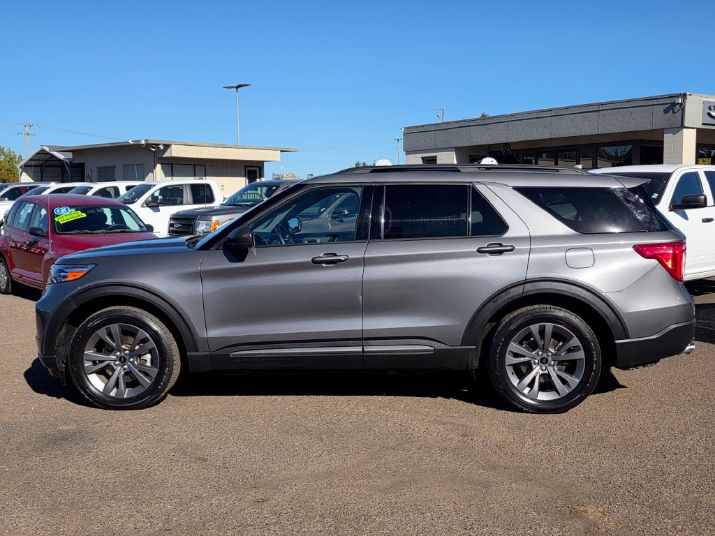 Used 2021 Ford Explorer XLT w/ Equipment Group 202A AWD/4WD image 10