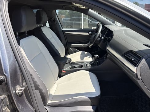 Used 2021 Volkswagen Jetta R-Line w/ R-Line Cold Weather Package FWD image 2