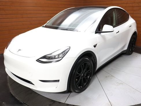 Used 2023 Tesla Model Y Long Range image 23