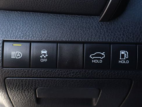 Used 2020 Toyota Camry SE FWD image 22