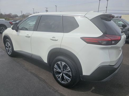 Used 2023 Nissan Rogue SV image 3