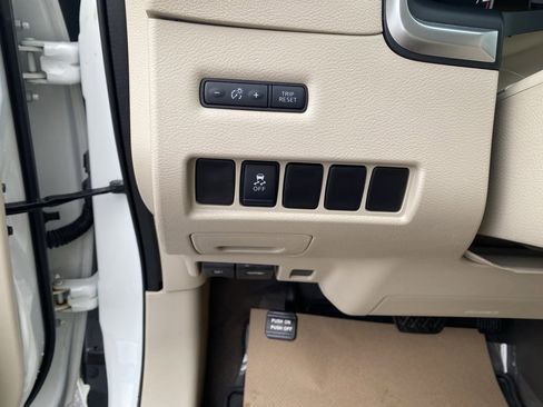 Used 2016 Nissan Murano S image 12