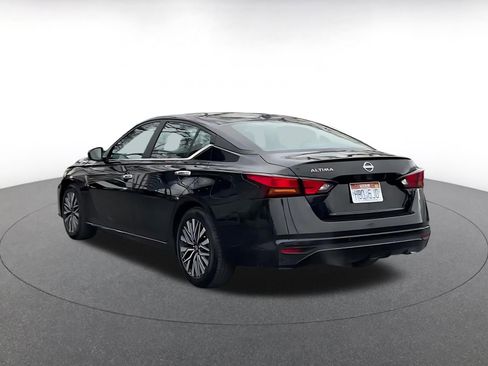 Used 2025 Nissan Altima 2.5 SV image 11