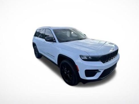 Used 2024 Jeep Grand Cherokee Altitude RWD image 1