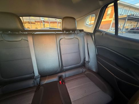 Used 2025 Chevrolet Trax LT image 36