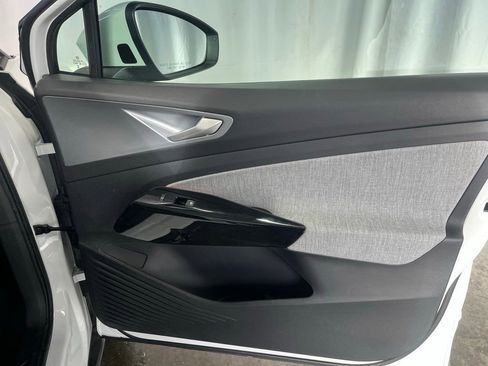 Used 2023 Volkswagen ID.4 Pro image 11