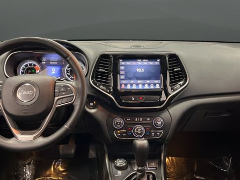 Used 2019 Jeep Cherokee Limited AWD/4WD image 11