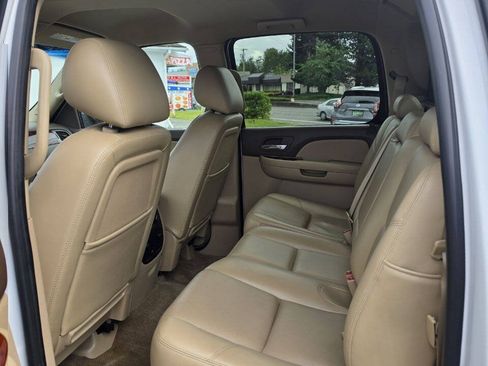 Used 2011 Chevrolet Avalanche LTZ AWD/4WD image 14