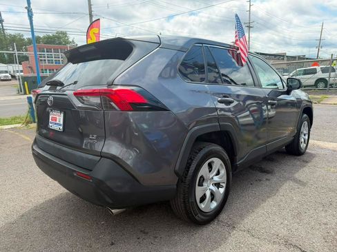 Used 2022 Toyota RAV4 LE AWD/4WD image 4