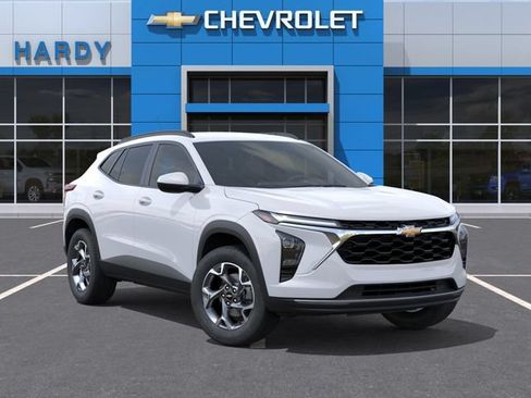 New 2026 Chevrolet Trax LT w/ Driver Confidence Package FWD image 7