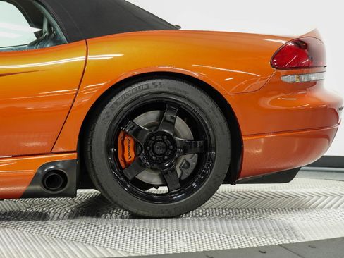 Used 2005 Dodge Viper SRT-10 w/ Copperhead Edition Group RWD image 7