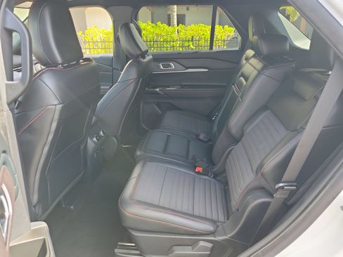 Used 2025 Ford Explorer ST-Line w/ Premium Package RWD image 17