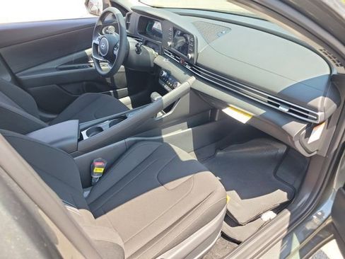New 2026 Hyundai Elantra Hybrid FWD image 19