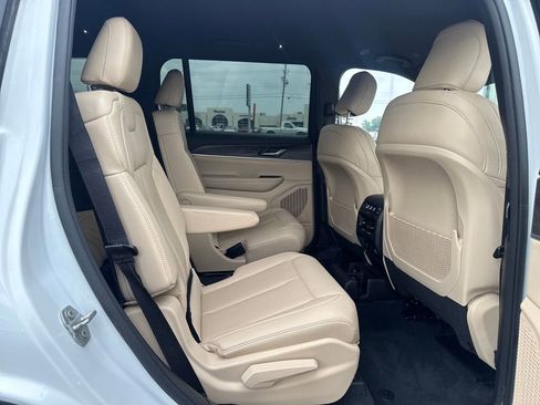 Used 2024 Jeep Grand Cherokee L Limited AWD/4WD image 14
