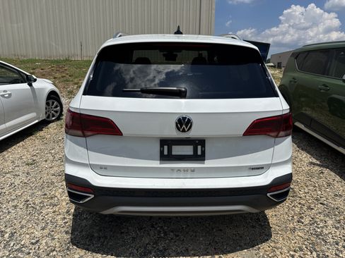 Used 2024 Volkswagen Taos SE AWD/4WD image 5