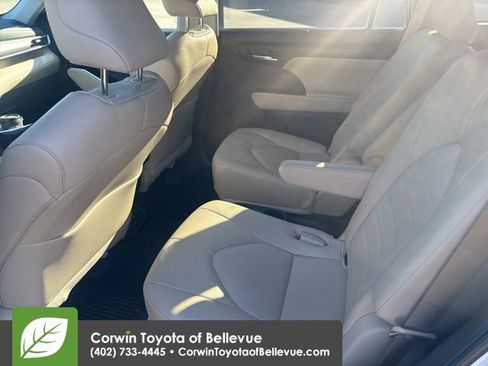 Certified 2023 Toyota Highlander XLE image 41