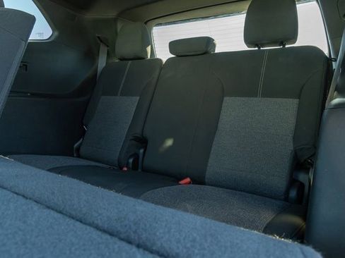 Used 2025 GMC Acadia Elevation image 9