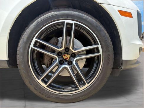 Used 2020 Porsche Macan AWD/4WD image 12