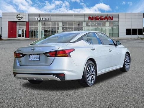 Used 2024 Nissan Altima 2.5 SV FWD image 4