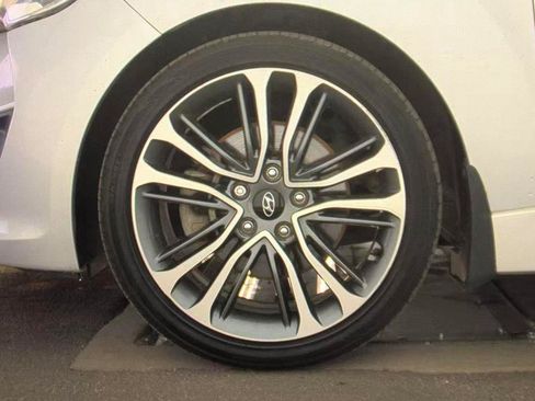 Used 2016 Hyundai Veloster Turbo w/ Option Group 04 FWD image 7