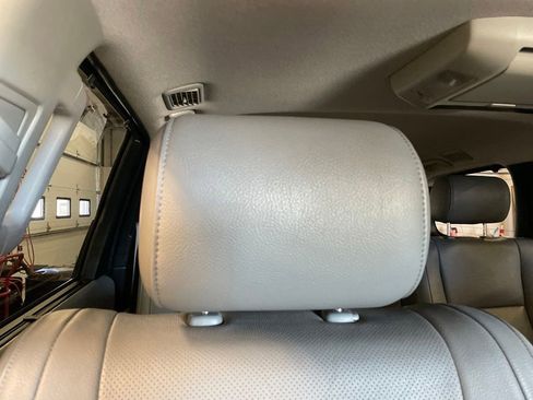Used 2010 Toyota Sequoia Platinum AWD/4WD image 38