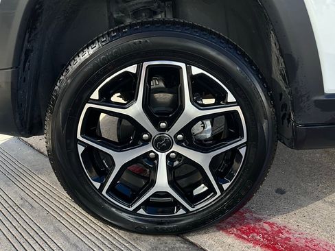 Used 2025 Jeep Compass Limited image 9