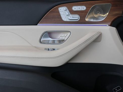 Used 2023 Mercedes-Benz GLS 450 4MATIC image 13