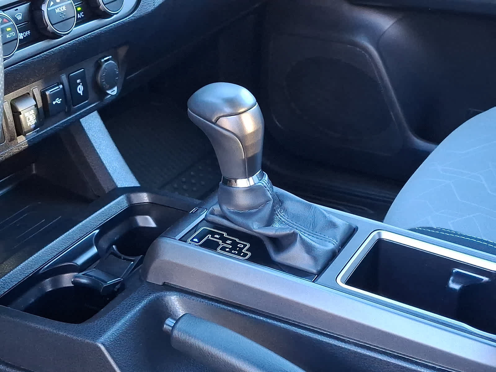 Used 2022 Toyota Tacoma TRD Sport AWD/4WD image 17