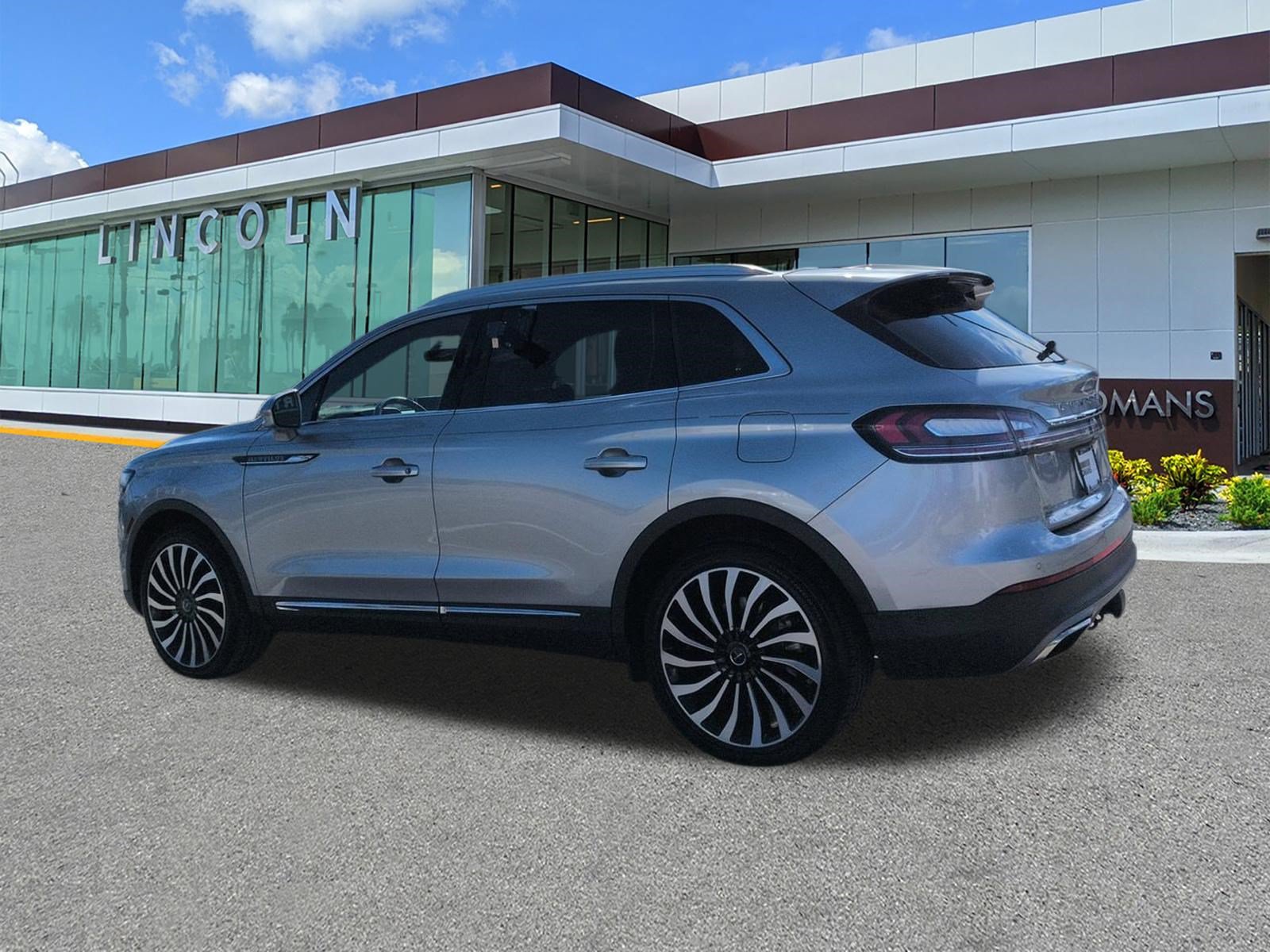 Certified 2023 Lincoln Nautilus Black Label w/ Class II Trailer Tow Package AWD/4WD image 7