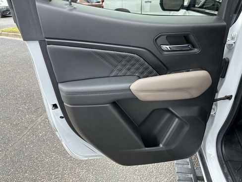 Used 2023 GMC Canyon Denali image 16