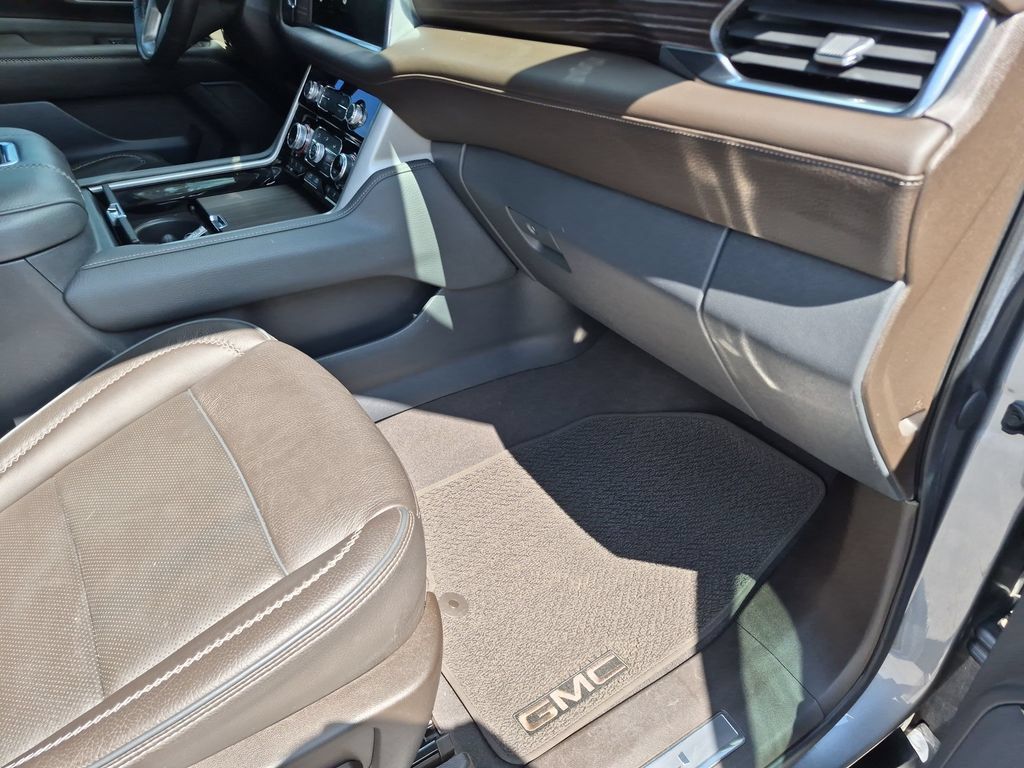 Used 2022 GMC Yukon XL Denali RWD image 42