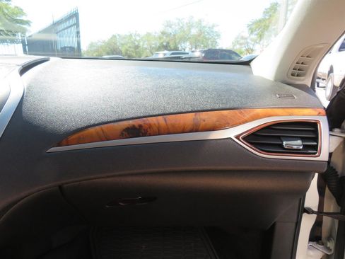 Used 2013 Lincoln MKZ Reserve image 29