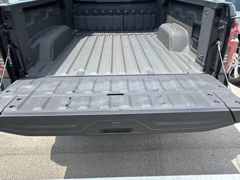Used 2025 Chevrolet Silverado EV RST AWD/4WD image 19