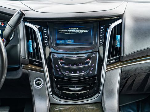 Used 2017 Cadillac Escalade Platinum AWD/4WD image 25
