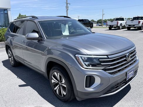 Used 2024 Volkswagen Atlas SE FWD image 2