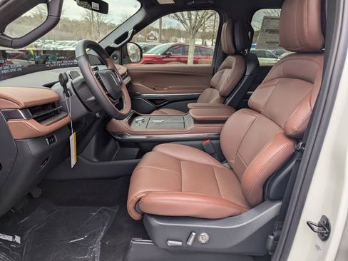 New 2026 Lincoln Navigator Reserve image 19
