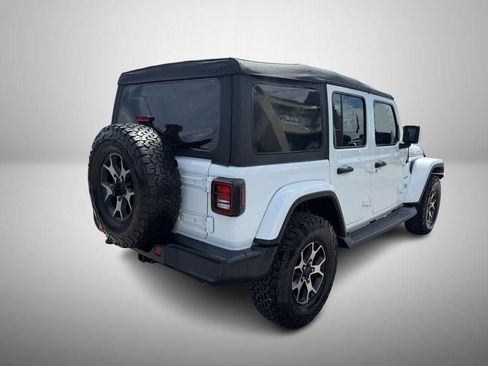 Used 2018 Jeep Wrangler Unlimited Sahara AWD/4WD image 3