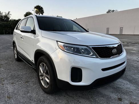 Used 2015 Kia Sorento LX AWD/4WD image 4