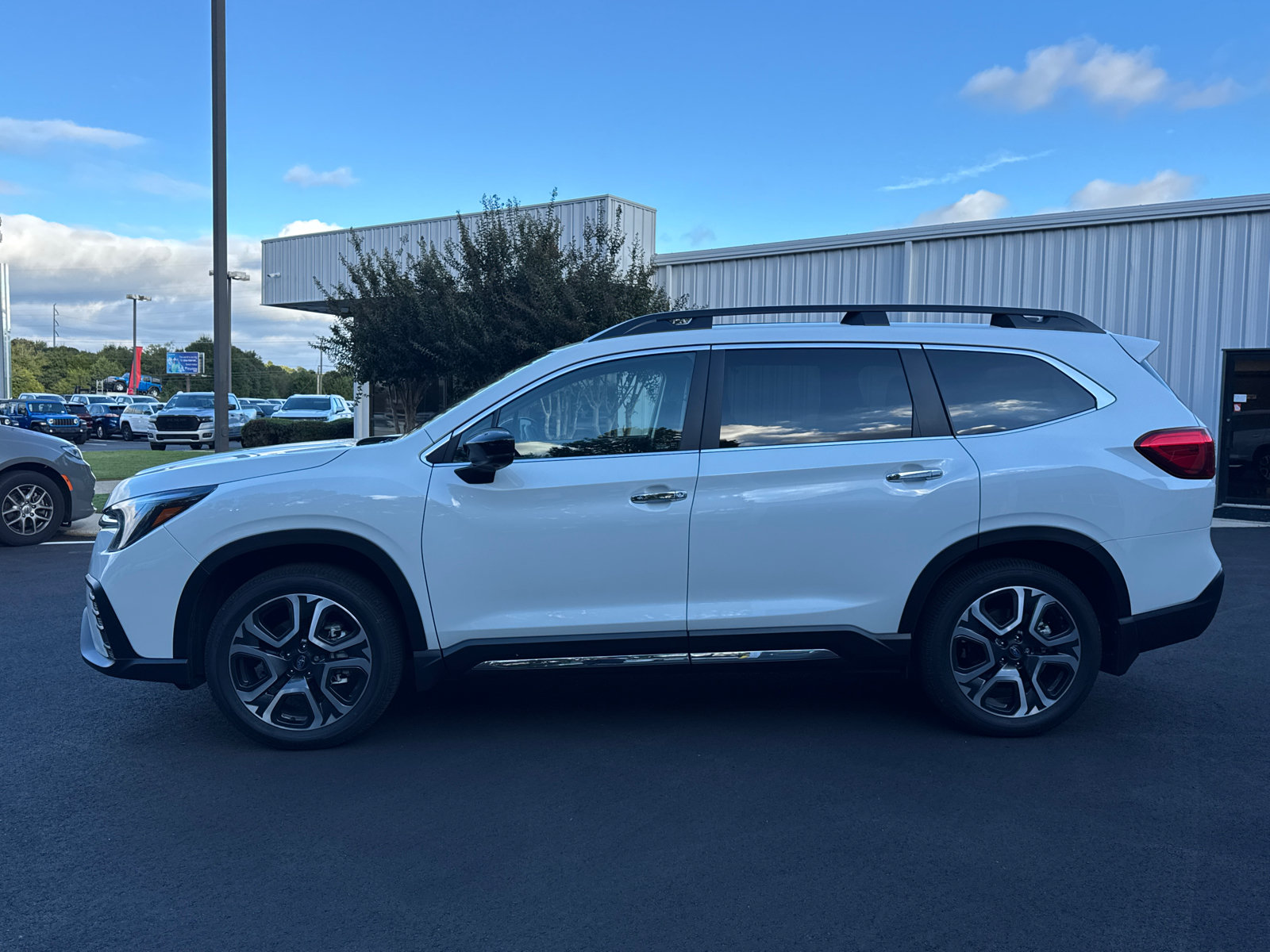 Used 2026 Subaru Ascent Touring w/ Popular Package #1 AWD/4WD image 8