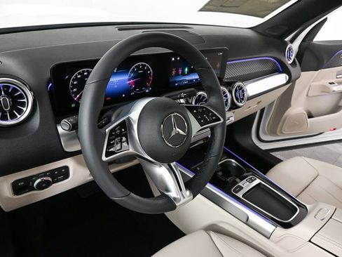 New 2026 Mercedes-Benz GLB 250 4MATIC image 6