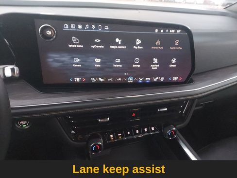 Used 2025 Chevrolet Suburban Premier image 16