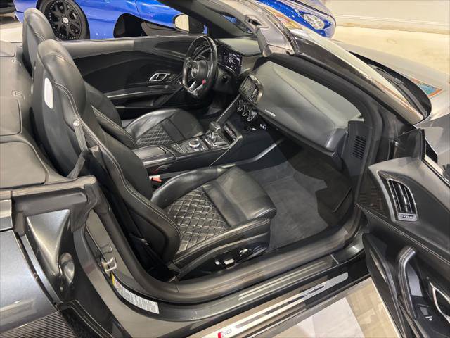 Used 2017 Audi R8 V10 w/ Carbon Exterior Package AWD/4WD image 25