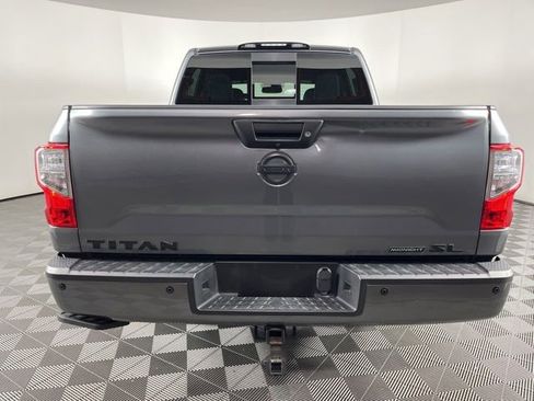 Used 2018 Nissan Titan SL w/ Midnight Edition RWD image 10