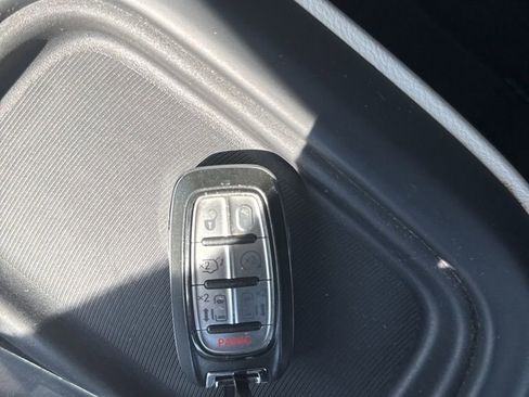 Certified 2019 Chrysler Pacifica Touring-L image 14