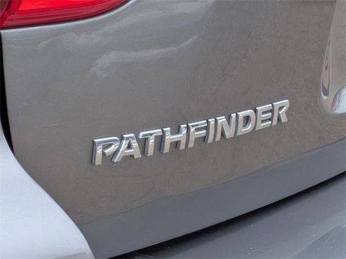 Used 2019 Nissan Pathfinder S image 10