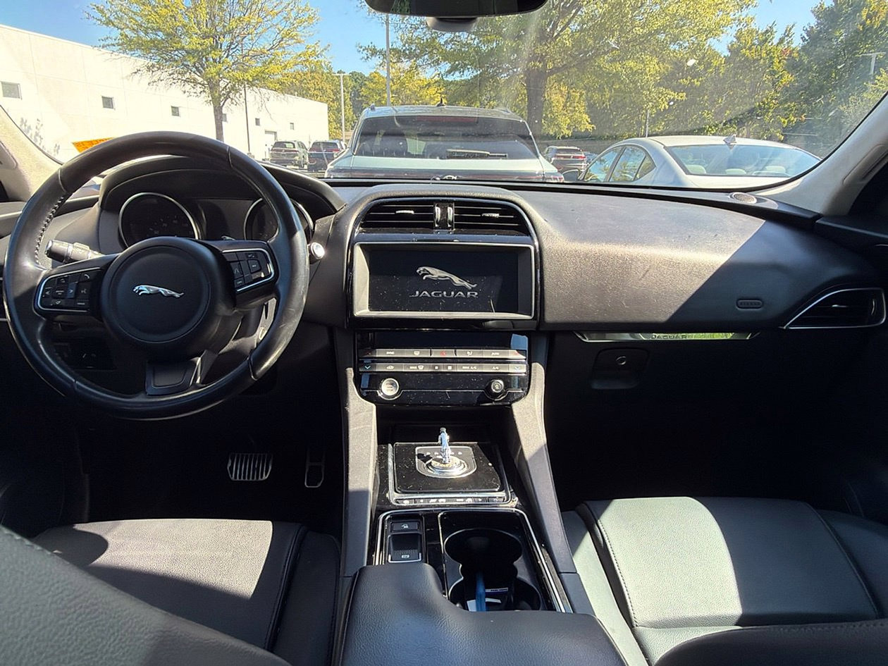 Used 2019 Jaguar F-PACE AWD/4WD image 5